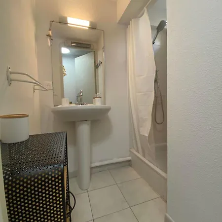 Apartment Between Port And The Of Both Worlds